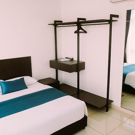 Ramada Suites By Wyndham The Straits Johor Bahru Bagian luar foto