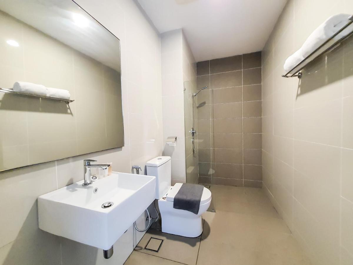 Ramada Suites By Wyndham The Straits Johor Bahru Bagian luar foto