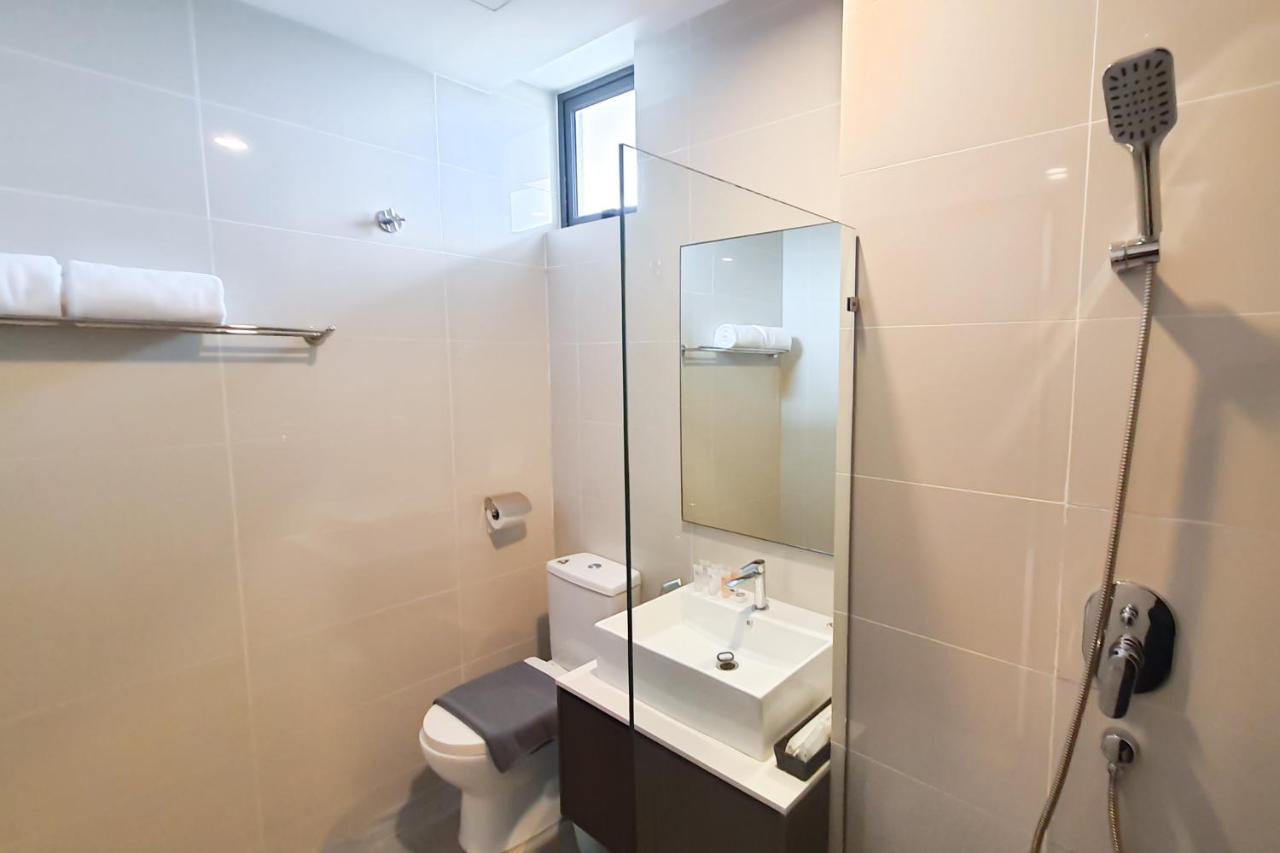 Ramada Suites By Wyndham The Straits Johor Bahru Bagian luar foto