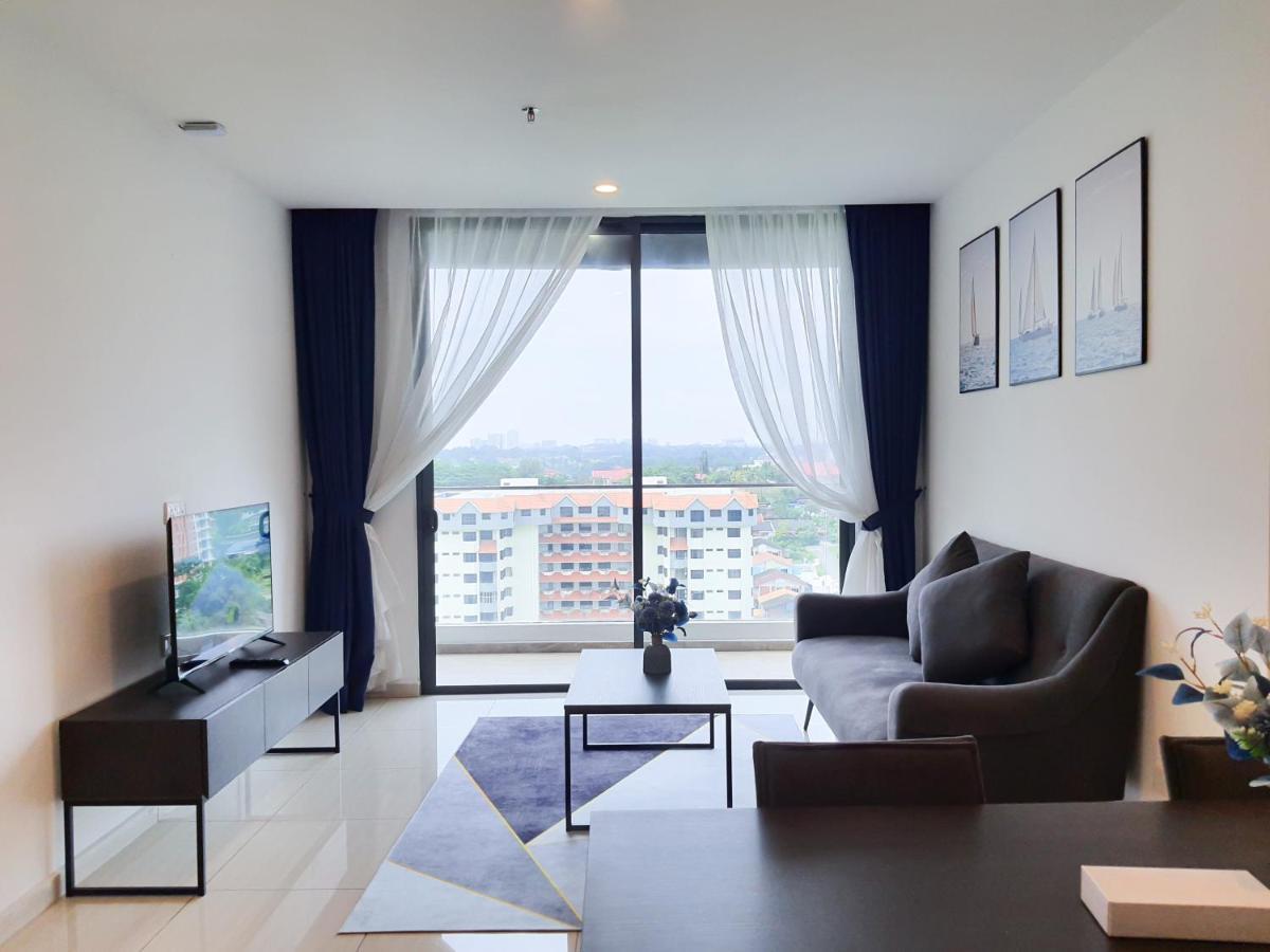 Ramada Suites By Wyndham The Straits Johor Bahru Bagian luar foto