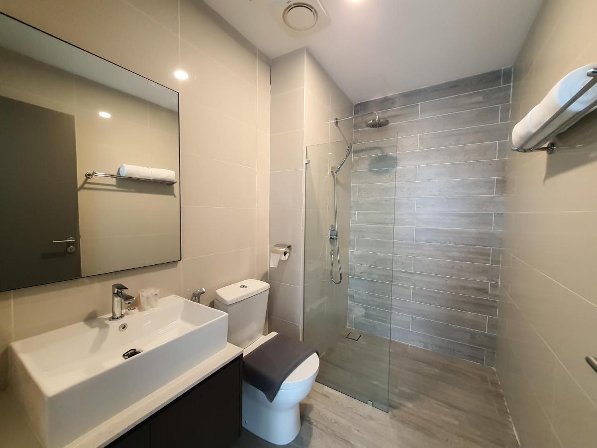 Ramada Suites By Wyndham The Straits Johor Bahru Bagian luar foto