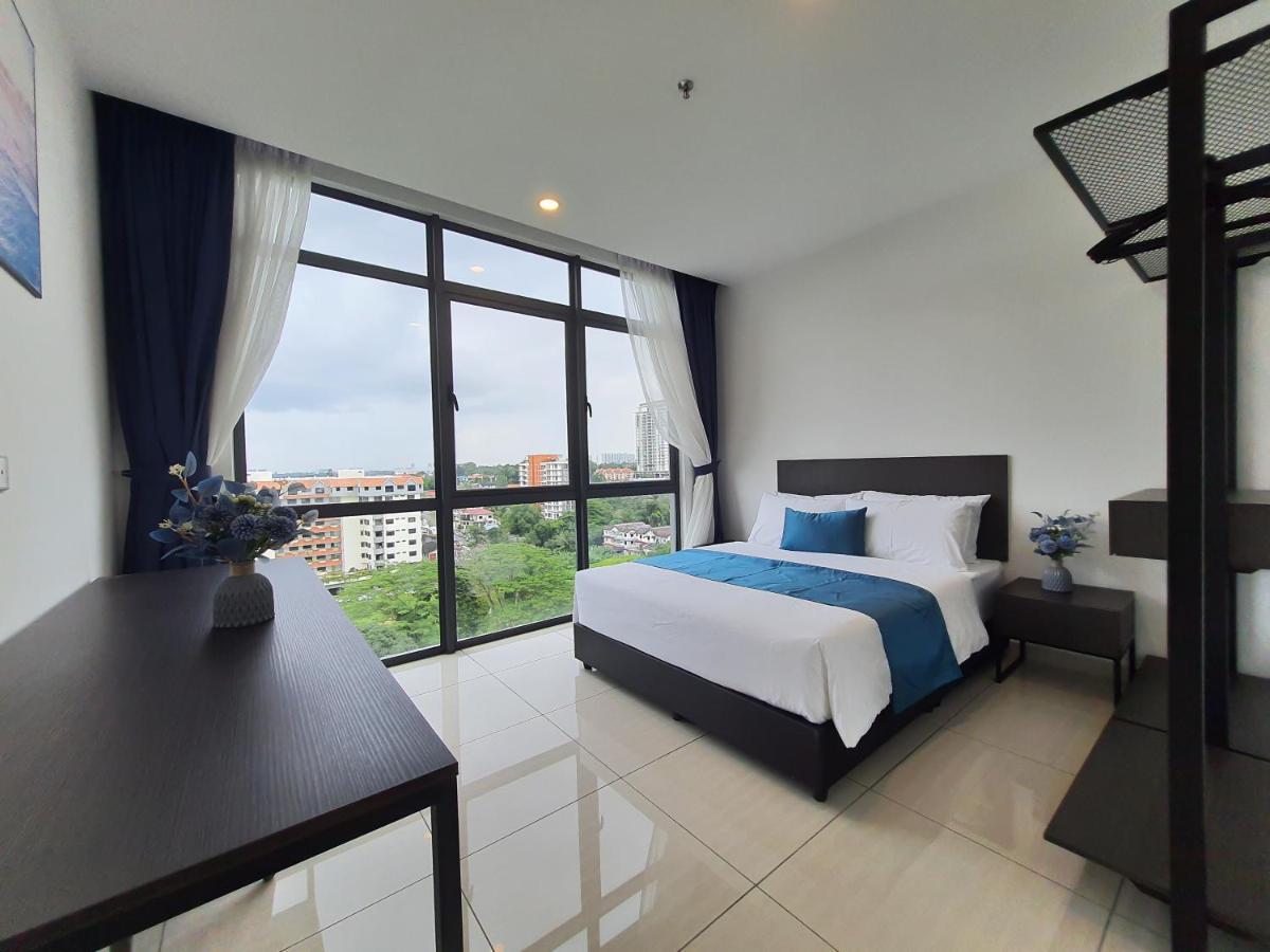 Ramada Suites By Wyndham The Straits Johor Bahru Bagian luar foto