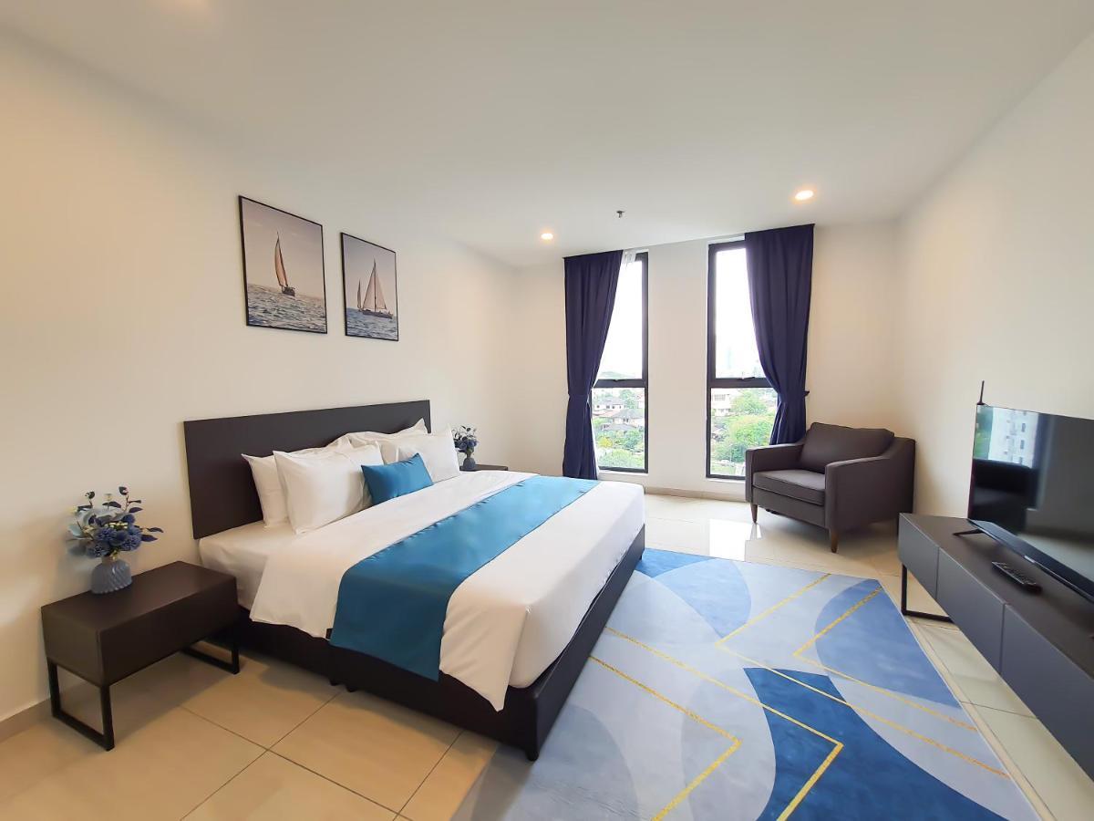 Ramada Suites By Wyndham The Straits Johor Bahru Bagian luar foto