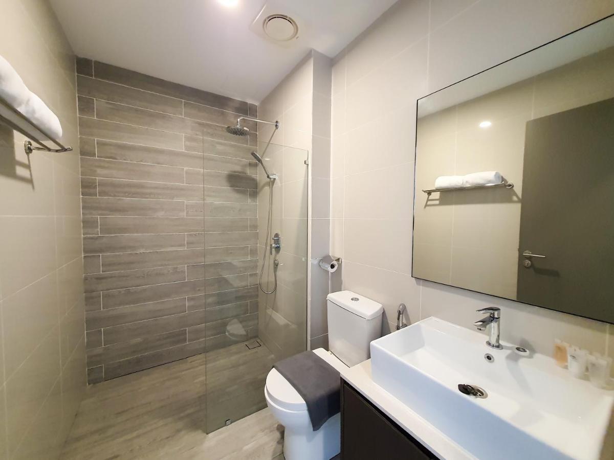Ramada Suites By Wyndham The Straits Johor Bahru Bagian luar foto