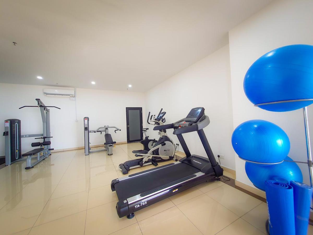 Ramada Suites By Wyndham The Straits Johor Bahru Bagian luar foto