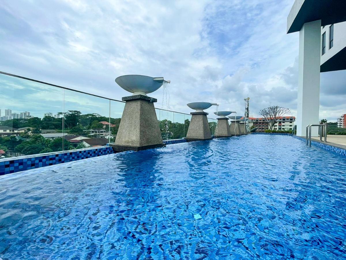 Ramada Suites By Wyndham The Straits Johor Bahru Bagian luar foto