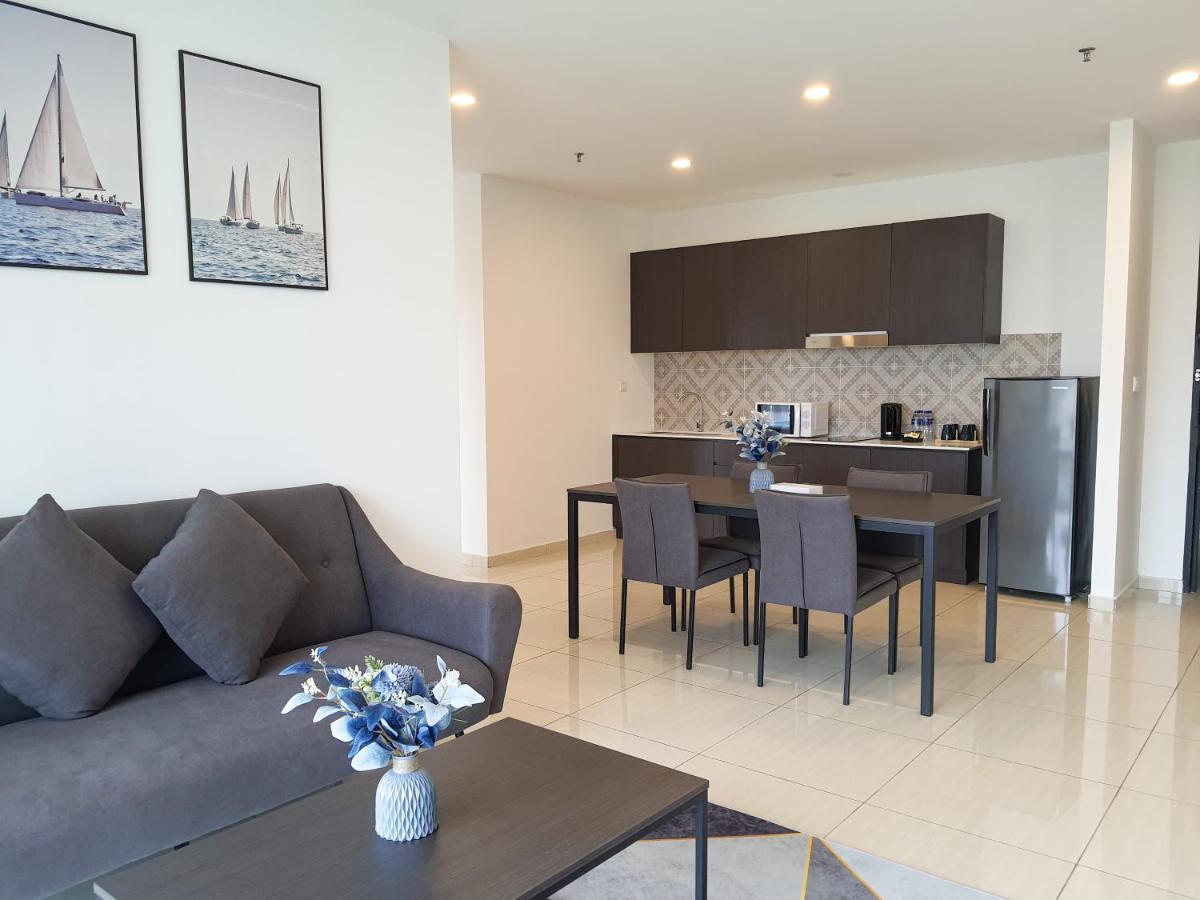 Ramada Suites By Wyndham The Straits Johor Bahru Bagian luar foto