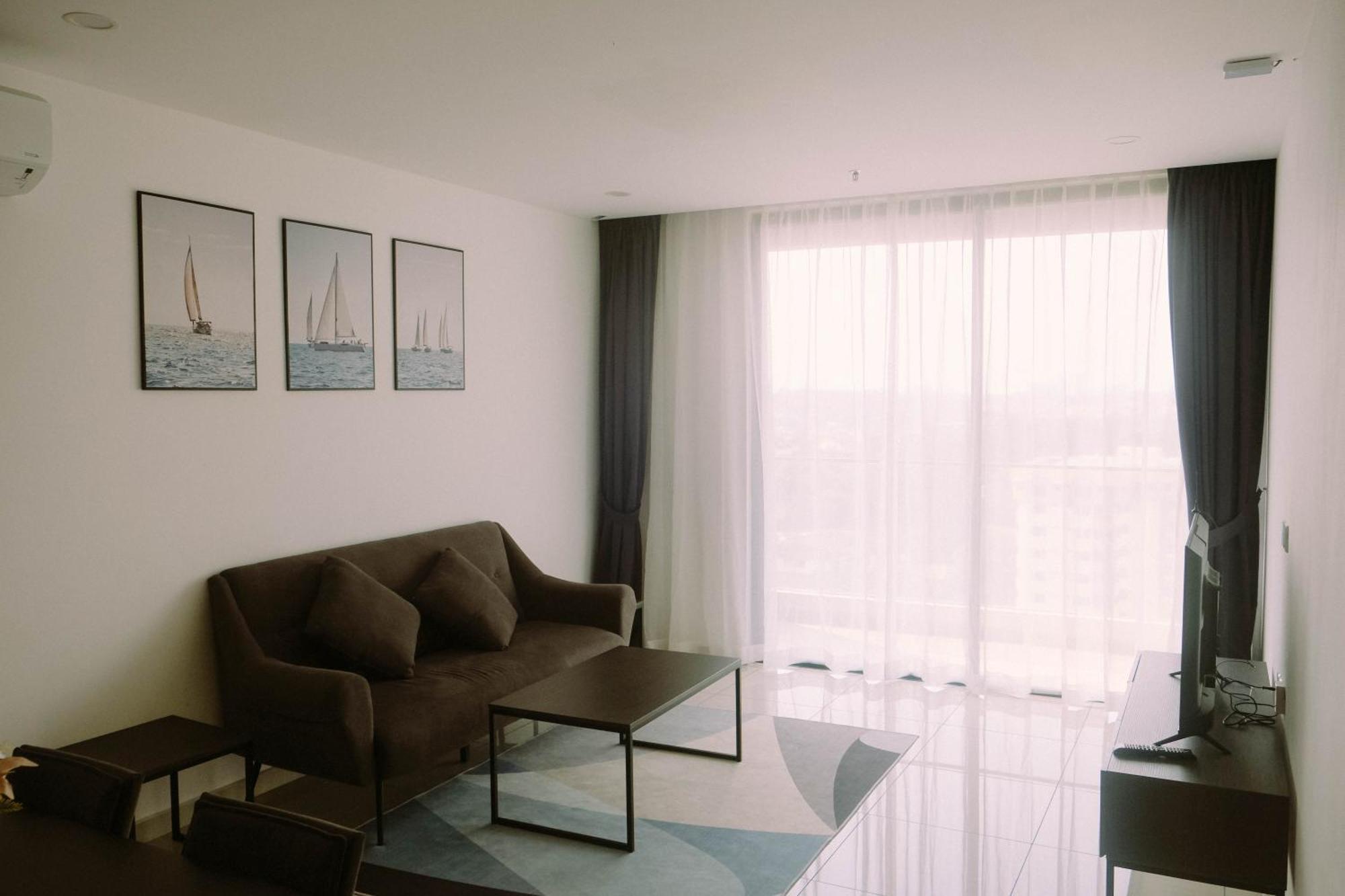 Ramada Suites By Wyndham The Straits Johor Bahru Bagian luar foto