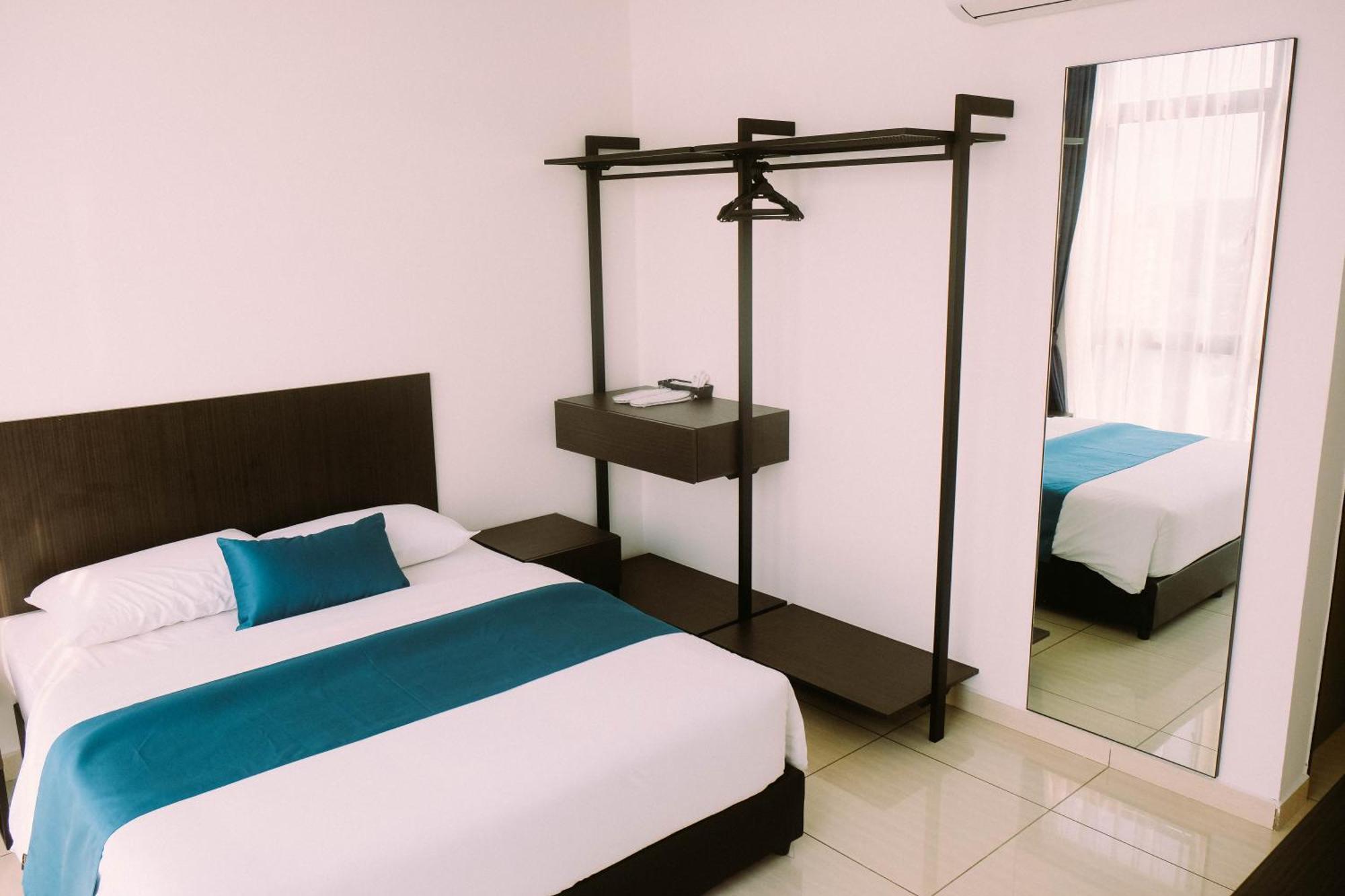 Ramada Suites By Wyndham The Straits Johor Bahru Bagian luar foto