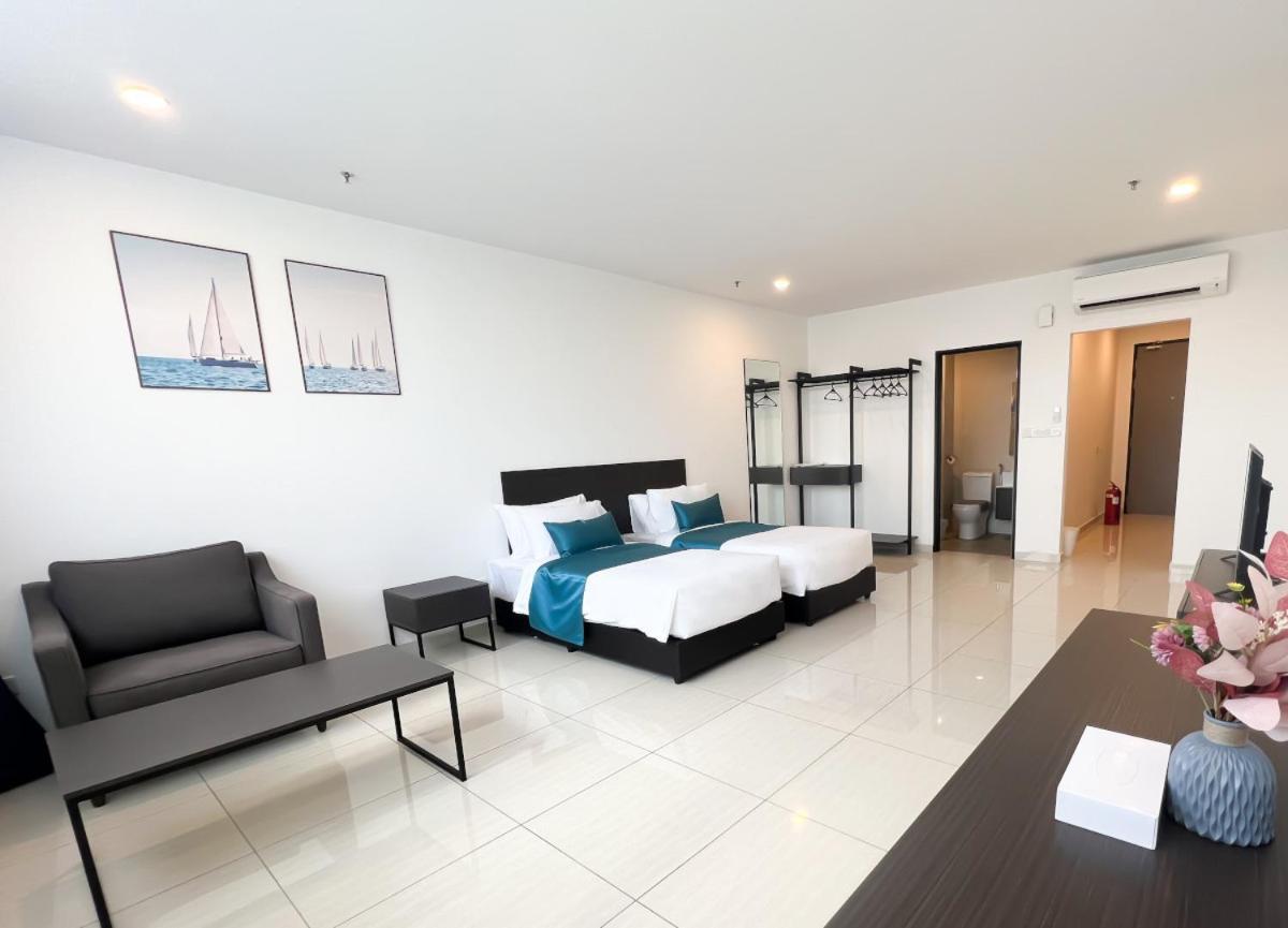 Ramada Suites By Wyndham The Straits Johor Bahru Bagian luar foto